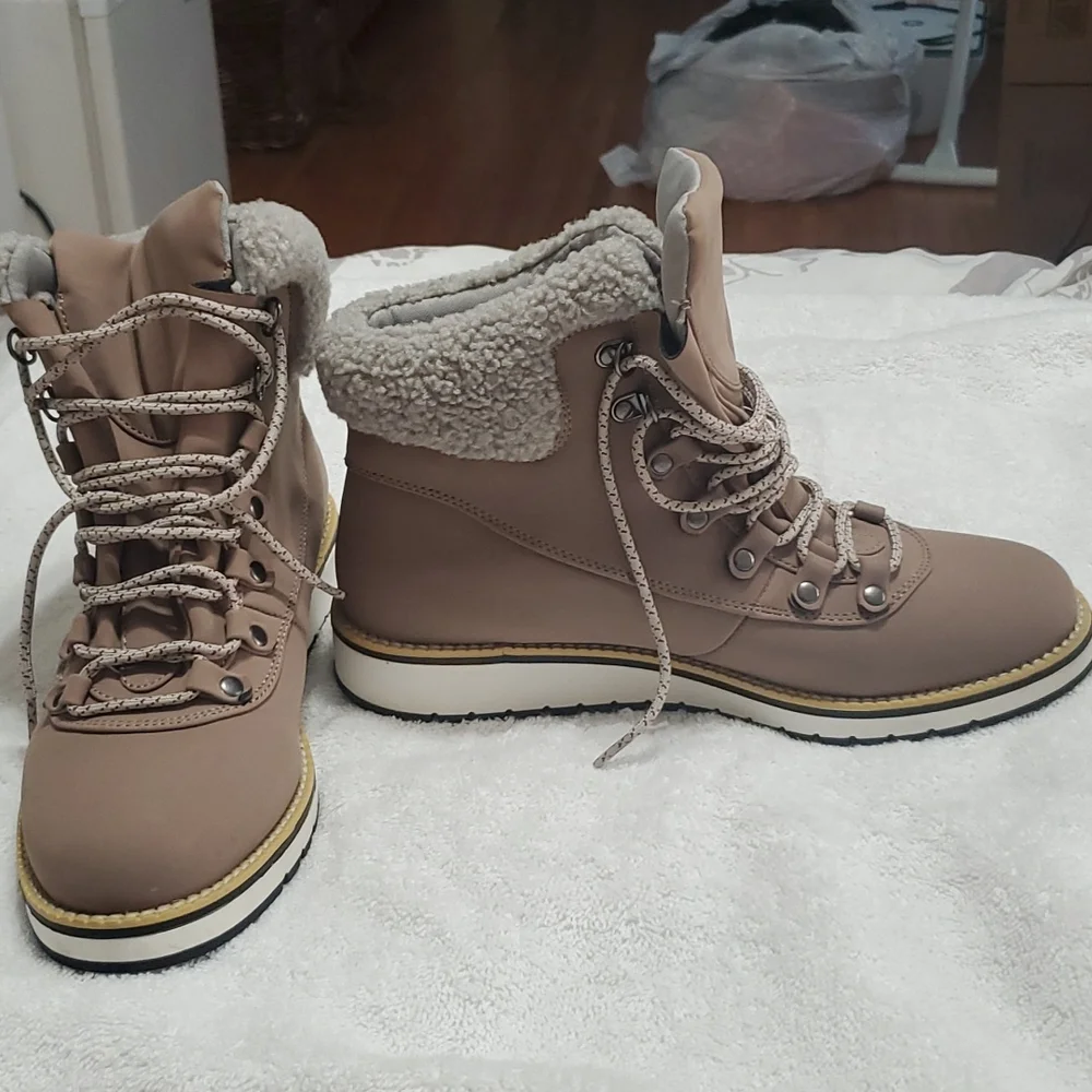 Shoe - Picture 2 of 5
